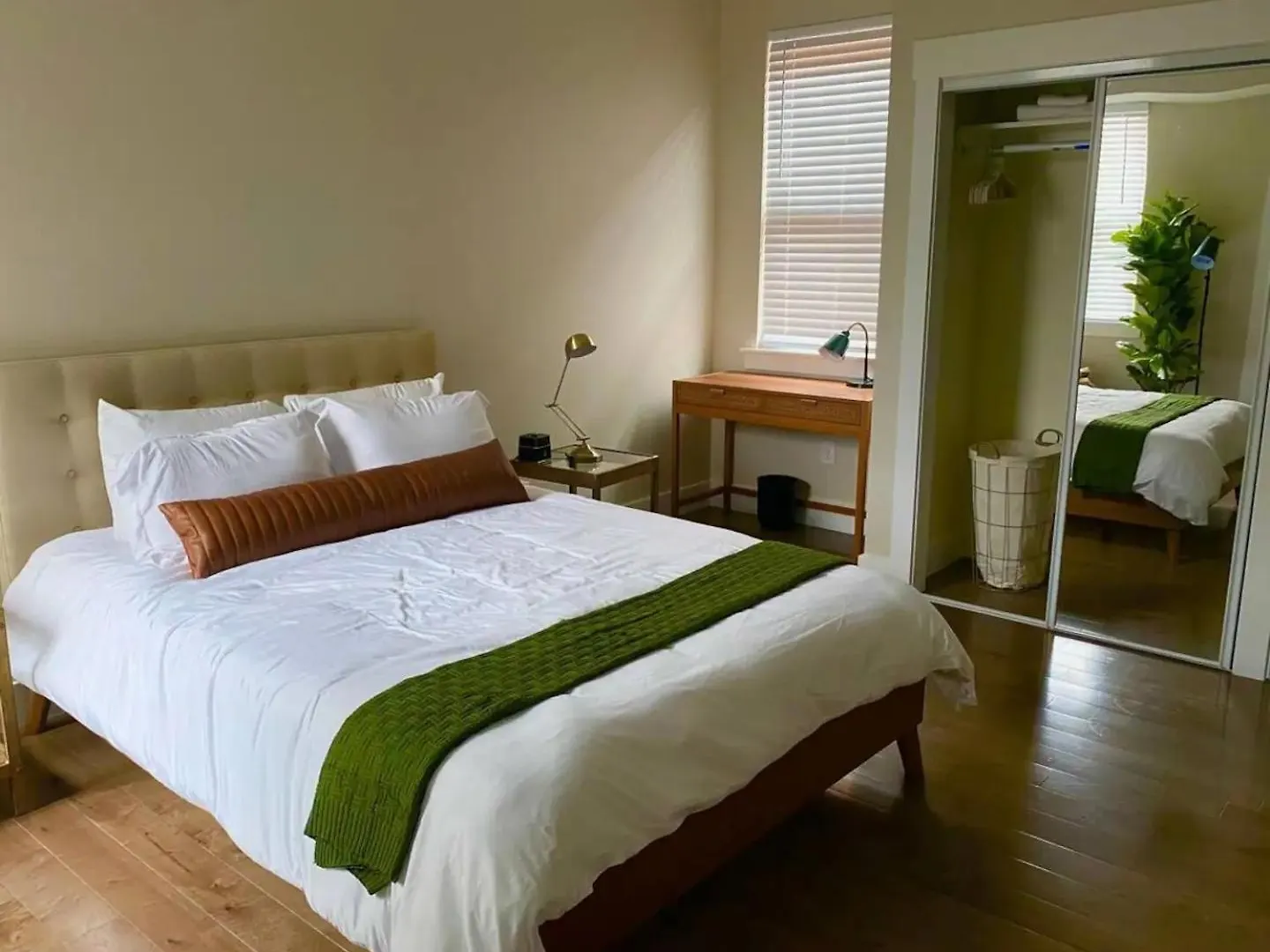 Apartment Downtown, Contemporary, 2 Bedroom, Roof Terrace! 2A Savannah